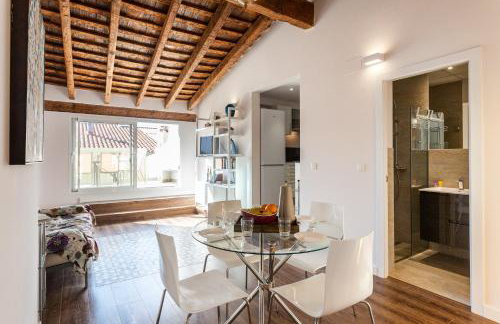 FLORIT FLATS - CENTER 2BR 2BA ATTIC TERRACE VIEW WIFi AC - Photo 16