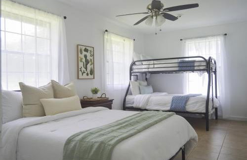 Gorgeous 10 Acre Modern Farmhouse & Private Pond - Photo 9