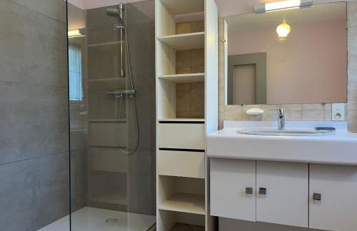 Appartement Spacieux avec Jardin Privatif, Proche du Puy-en-Velay et d'un Golf, WiFi Inclus - FR-1-582-286 - Foto 17