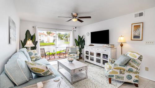 Tranquil Condo Walk to Beach - Foto 1