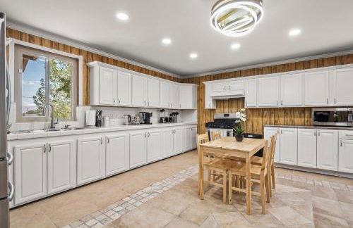 Luxury 6BR Retreat Fast WIFI, Dedicated Workspaces - Foto 67