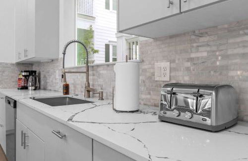 Spacious Houston 3Bed3 Bath Family Townhome - Photo 19