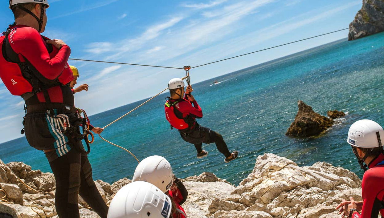 Curtindo a tirolesa aquática
