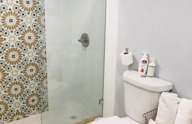 Private Studio Cabin steps from Calle 8 - Foto 28