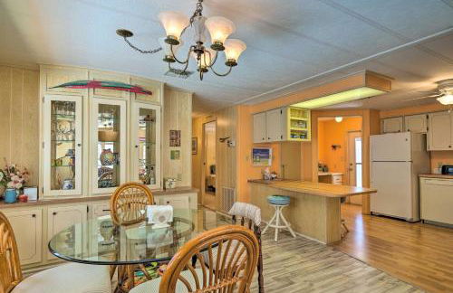 On-Site Canal Access St James City Home - Foto 2