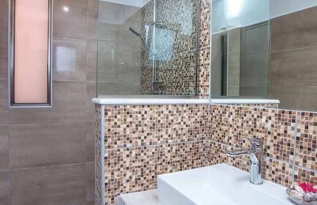 Stay Helios - Aparts & Pool Suites - Photo 51