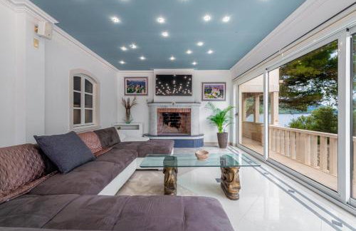 Villa Ragusea With a Private Beach - Photo 39