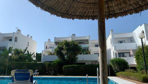 Sotogrande Duplex near Polo, best pool view, 2 pools, full south, 7 drive to beaches and Port - Foto 2, sunbed