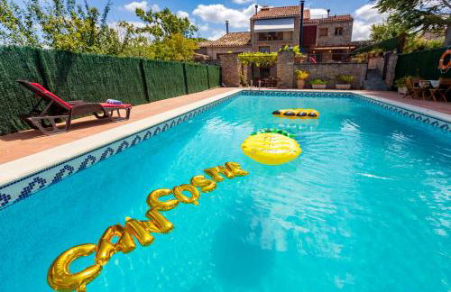 8 to 10 Sleeps Private Pool Villa & BBQ Near Barcelona - Foto 4