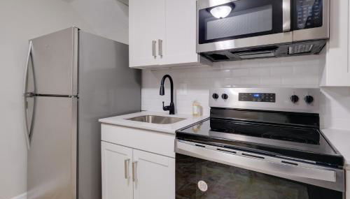 Work and Explore, Cozy Unit 5 Mi to UMD! - Foto 2