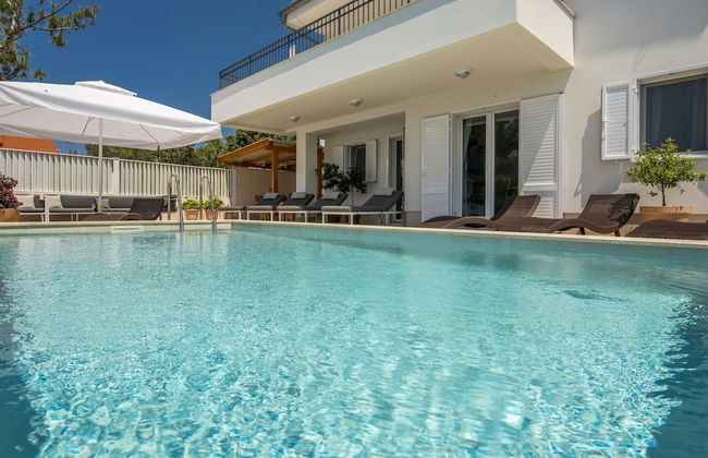 Villa in Cres With Sea Views & Pool - Foto 18