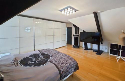 230m2 sur 3800m2 - jacuzzi 6 places - 16pers max - Foto 6