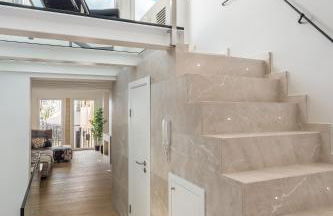 Designer Gem with terrace in prime location - Foto 16