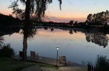 Tattershall Lakes Sunset View Caravan Lakeside, Hot Tub, Garden, Private Fishing Peg & WiFi - Foto 38