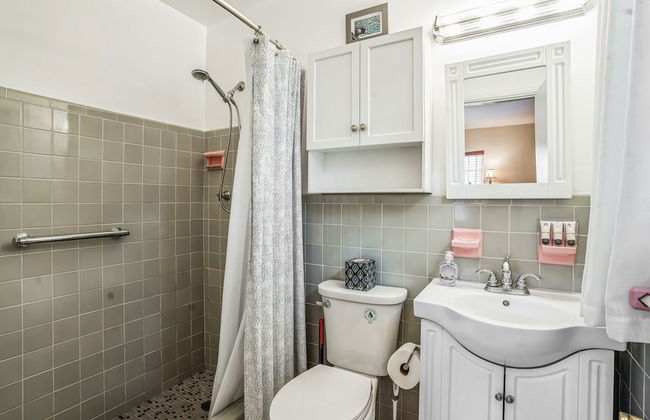 Beautiful Comfy Home With Private Hot Tub Close To Beach 2 Bedroom Home by RedAwning - Foto 15