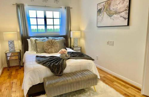 New Charming Spacious Disneyland Pool Home - Photo 2