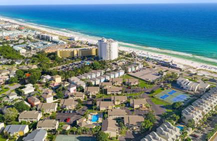 Steps from the Sand Bright Coastal Stay w Pool Access Coastal Hideaway by AvantStay - Foto 31