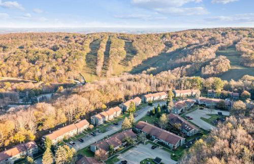 3BR Ski Resort Townhome-Sleeps 7 - Foto 37