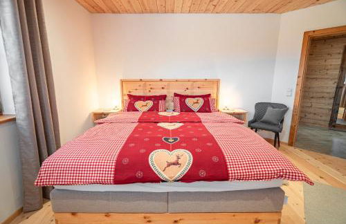 Luxus Chalet im Allgäu - Zirbenholz Schlafzimmer - Terrasse mit Bergblick - Infrarotkabine - Foto 15