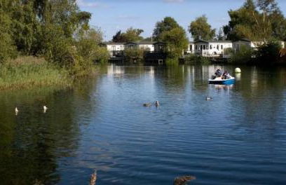 Caravan with hot tub at Tattershall lakes - Foto 41