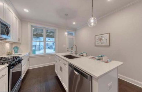 Beautiful Canton Home w/rooftop deck +Private parking - Foto 22