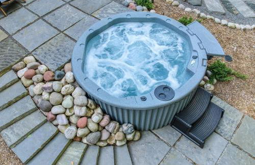 Cozy Chic Retreat Hot Tub, King Beds, Fire Pit - Foto 38