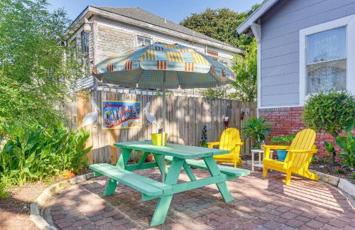 half Mi to Seawall! Family Home with Furnished Patio - Foto 23