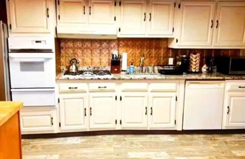 INCREDIBLE Northern Westchester Historic Hideaway - Foto 27