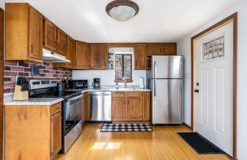 Modern Chalet w Hot Tub, Large Deck, Grill & WiFi - Foto 14