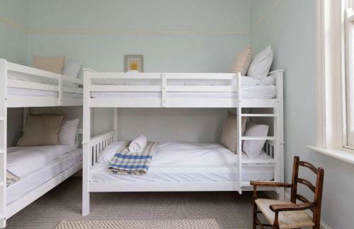 House & Annexe Sleeps 18 Heated Pool - Photo 35