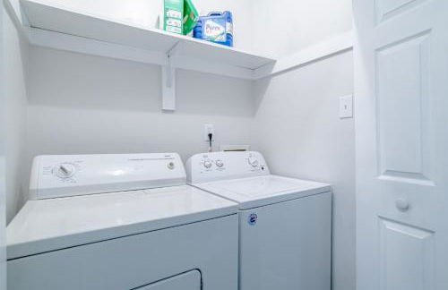 Newly Renovated Downtown Apartment in the Historic District, Quiet Street! - Photo 6