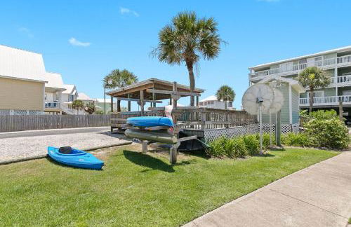 3BR Condo Gulf Views with Pool, Boat Launch and Dock - Photo 36