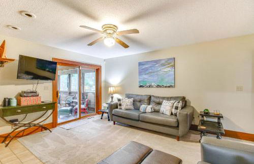 Charming Long Lake Home with Dock on 2 Acres! - Foto 9