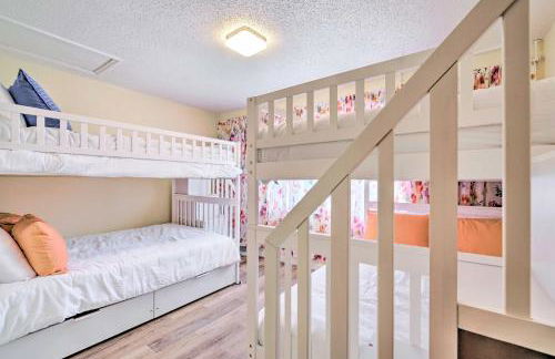 Old Florida Setting with Kayaks and Fishing Poles - Foto 16