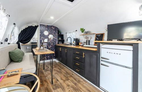 Flight of Fancy Vintage Airstream Rental - Foto 32