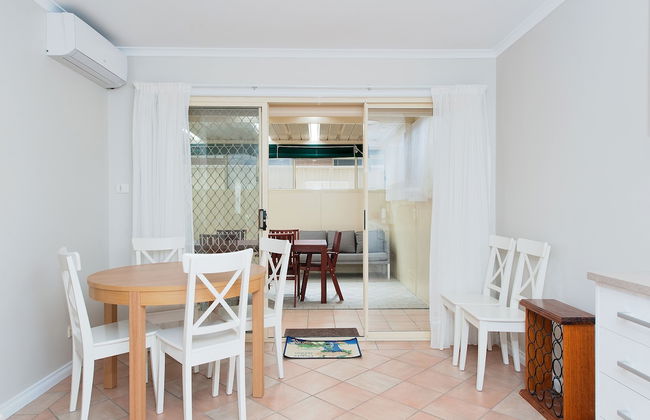 Occy's at Fingal Bay - Photo 5