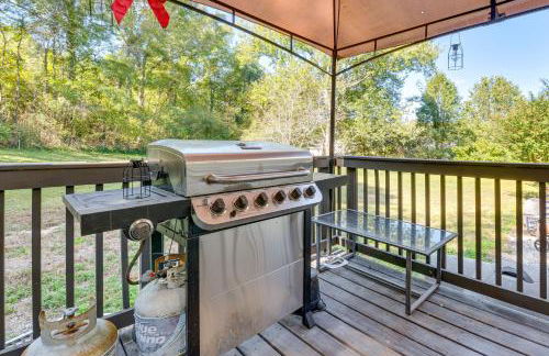 Easy I-20 Access to ATL Suburban Retreat with Yard - Foto 3