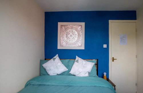 2BR Home Near Shops & Transport Links - Foto 34