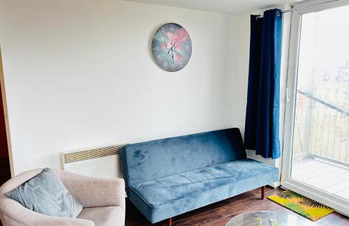 Comfortable 2-Bedroom Flat close Etihad and Coop Live - Photo 2