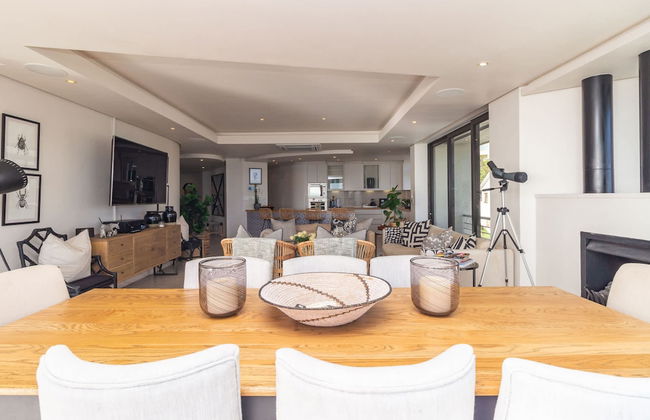 Experience Solace and Panoramic Views at Crescent Bay - Foto 6