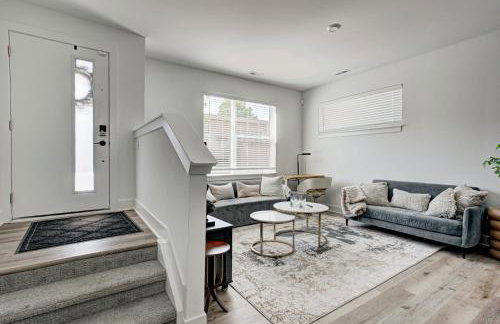 Specious Luxury wRooftop 1 mi DT Indy Sleeps 6 - Foto 79