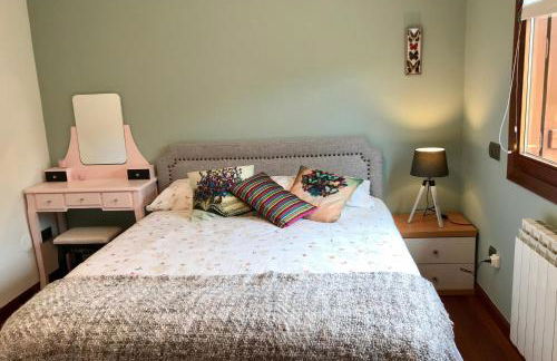 Caserio Arrigorri excelente ubicación jardín con BBQ perfecto para grupos - Foto 48