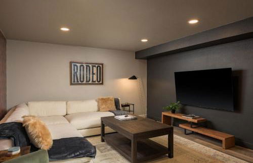 NEW Modern, Luxury Home with Hot Tub, Gym, Sauna, and 12 Minutes to Denver - Foto 14