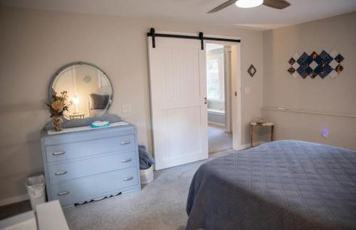 Creekside Farmstead - Pool - Hot Tub - 3 Min to Lake - Pets Allowed - Foto 7