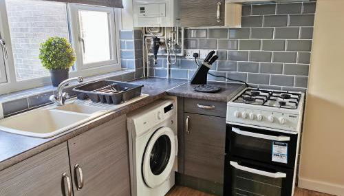 3Bed Full House - Free Parking - Family Friendly! - Foto 4, stove, pet friendly, storage, minibar