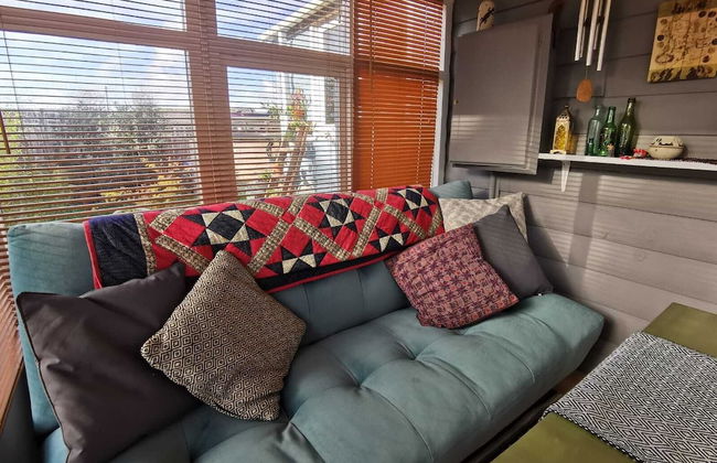 2bed Cabin w/ Parking Near Snowdonia National Park - Photo 9