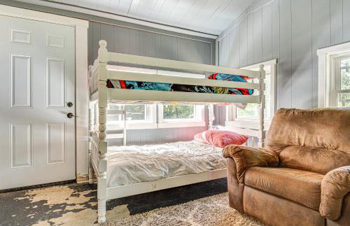 Lake Escape with Hot Tub and Docks in Hope! - Foto 12