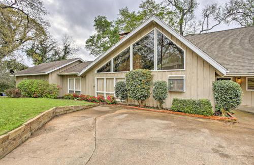 Pet-Friendly Lake Athens Home with Fireplace! - Foto 30