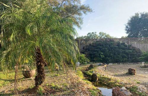 Tropical getaway Pool and tiki bar - Photo 44