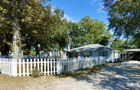 White Picket Fence - EV Charger! - Foto 18